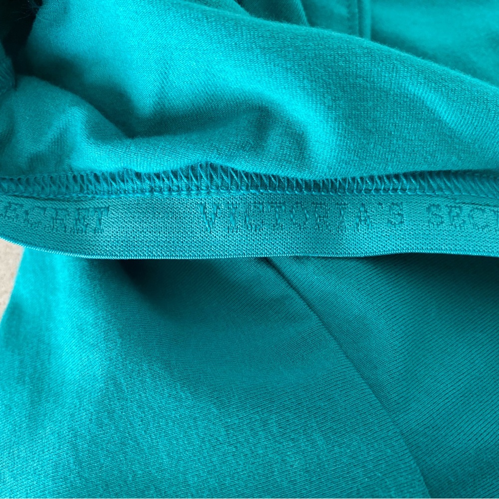 Victoria's Secret Tank Top w. Built in Bra Size SP in Teal - Picture 3 of 6
